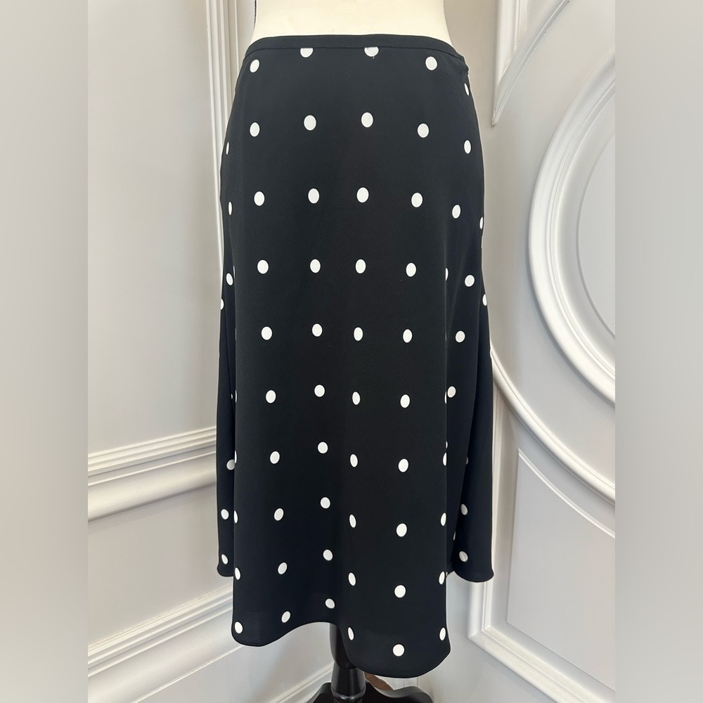 Ann Taylor Y2K Chic Old Money Black and White Flared Polka Dot Skirt (Size 2)